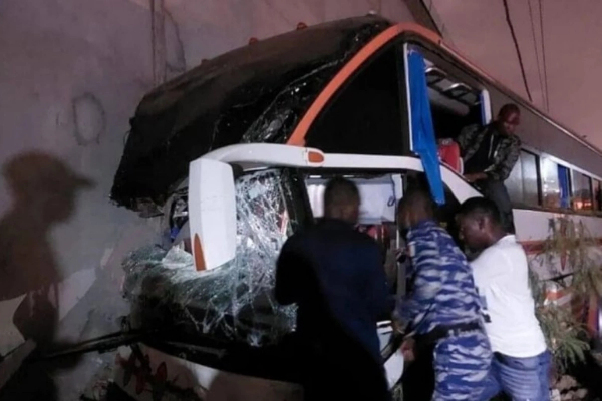 Malidə avtobus körpüdən çaya aşıb: 31 nəfər ölüb - VİDEO